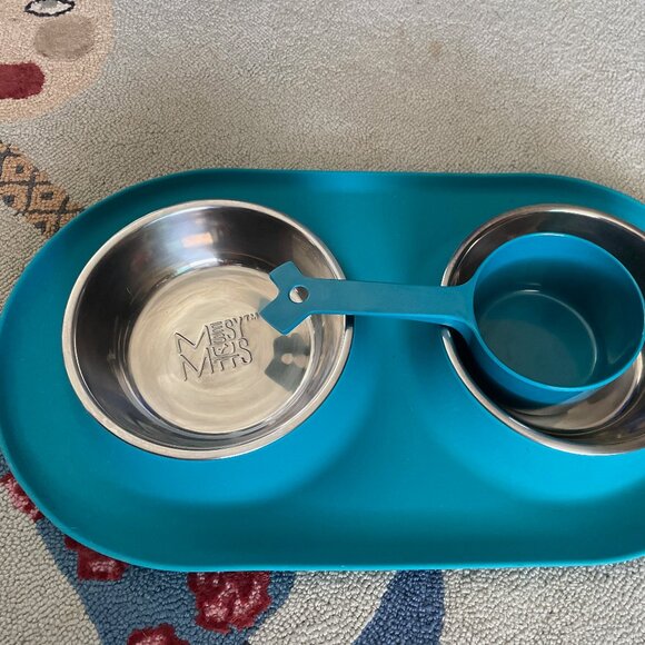 Messy Mutts Stainless Steel Dog Feeder with Non-Slip Silicone Base & Scoop - Picture 1 of 8